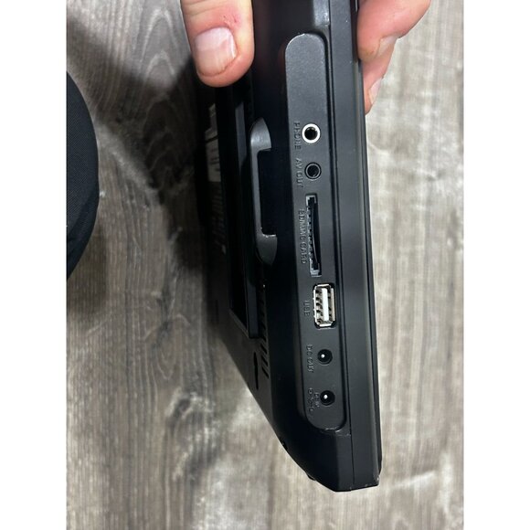 Sylvania 10''Dual-Screen Portable DVD Player Model SDVD1037 Black - Picture 6 of 6